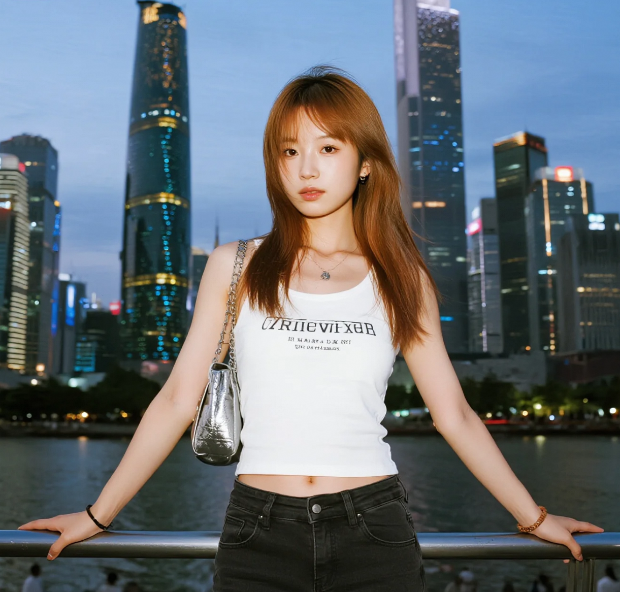 小姐姐夜探珠江新城，观赏摩天楼宇盛景