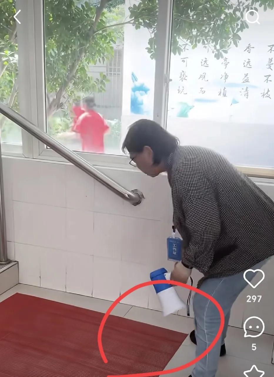 给我感动得泪流满面，为了保障孩子们能安安心心高考，张桂梅原来在角落里默默做了