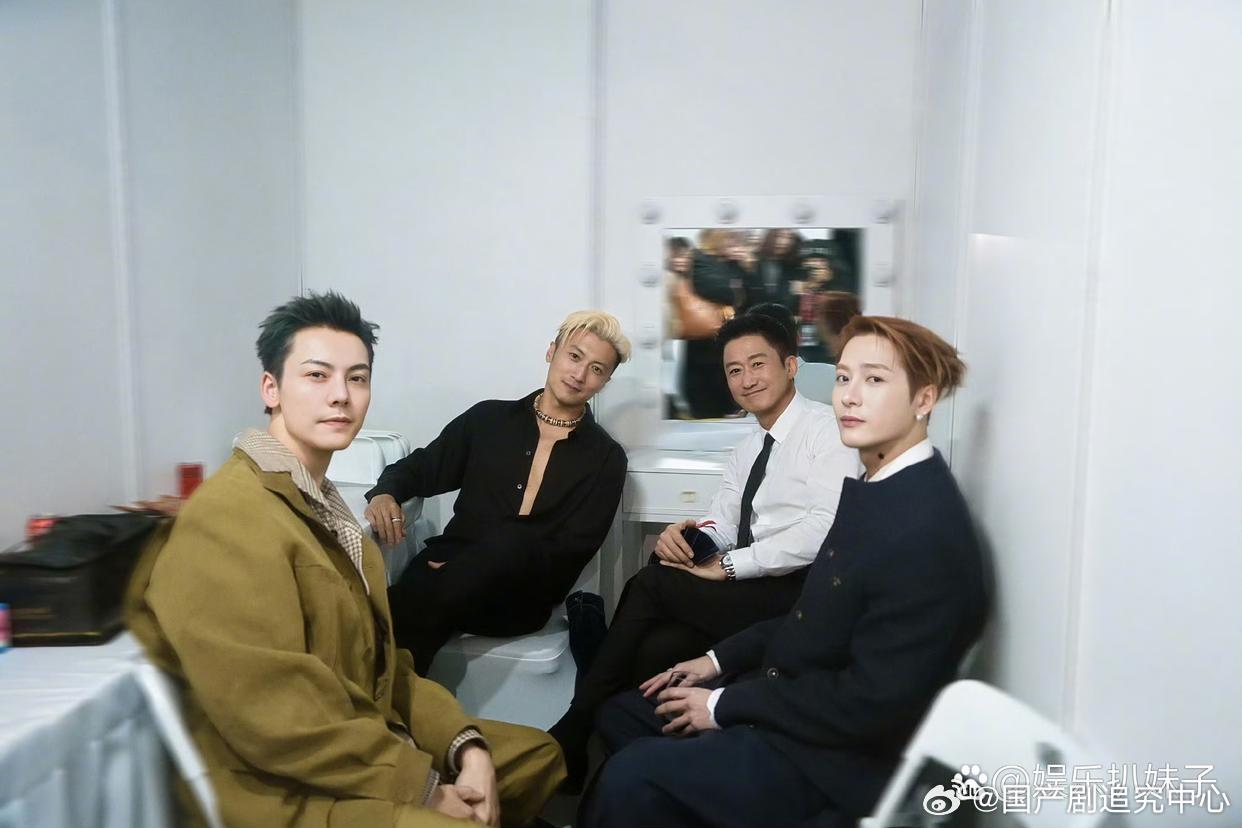 1.王安宇是彻底被私生饭纠缠上了，现在他连约会都不敢轻易约了，就怕被那些私生饭拍