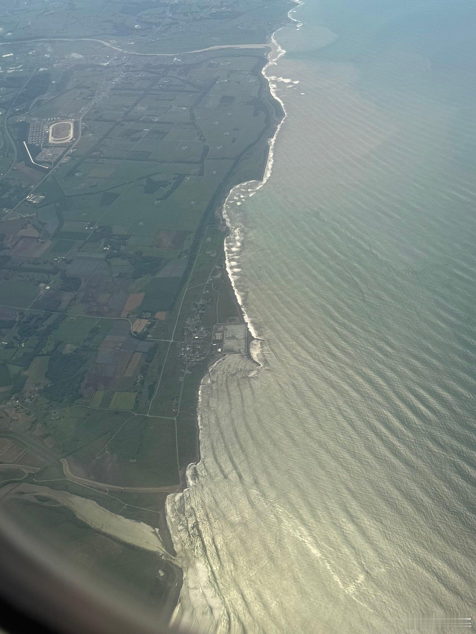 日本北海道第一波海啸到达飞机上拍到的日本海啸🌊​​​