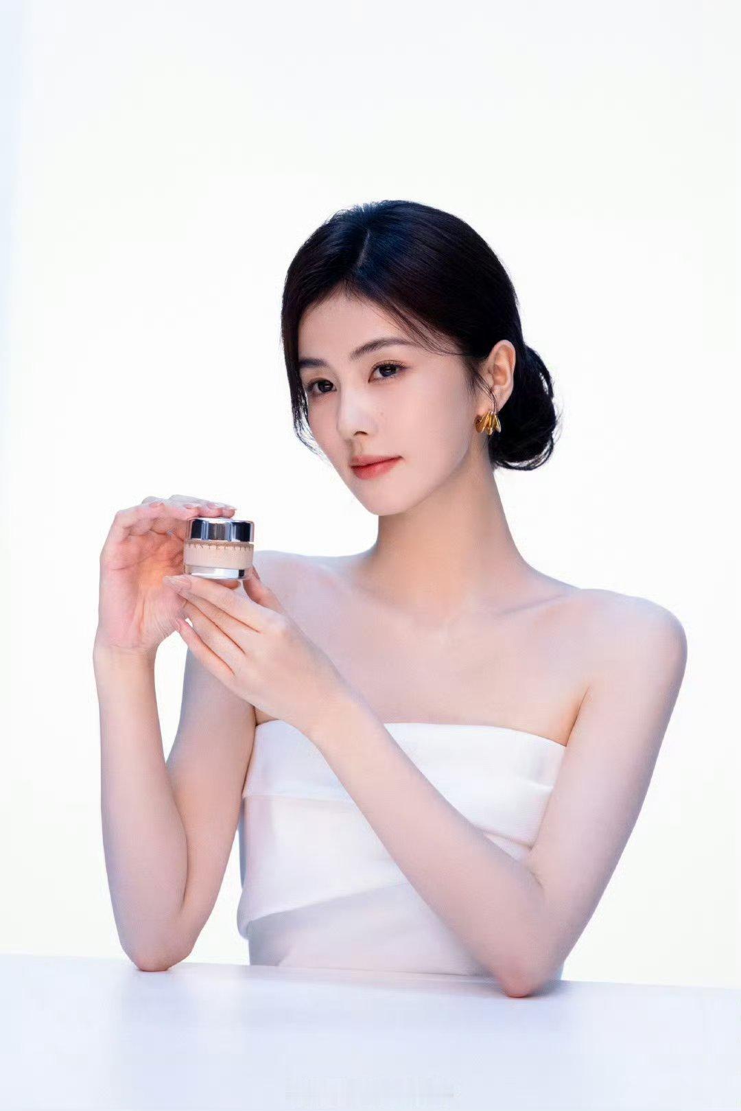 白鹿最新物料大片花絮，好美啊！果然是牛奶皮肤白梦妍白鹿​​​