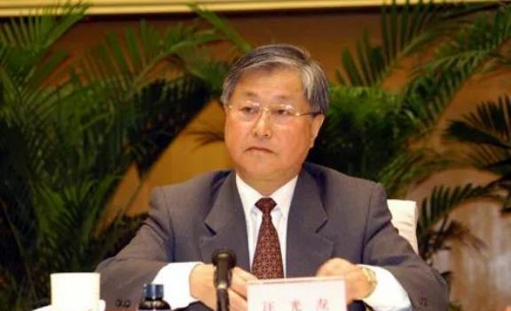 1995年，时任哈尔滨市市长汪光焘多次提议，将拥有百年历史的哈尔滨中央大街打造成