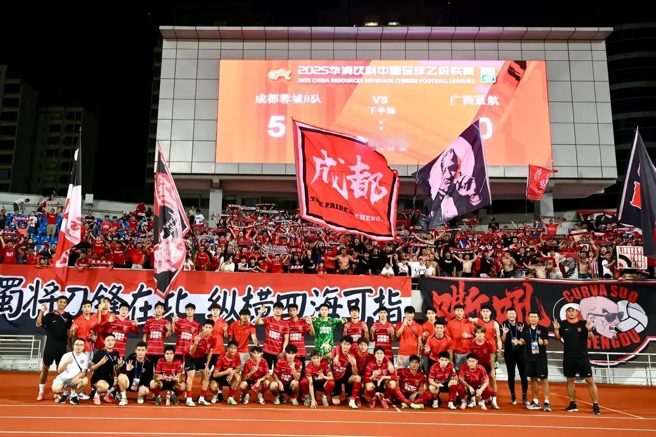 中足联夏窗火热，成都蓉城球员超市攘攘熙熙：一线队的廖力生去了深圳、唐淼去了云南、