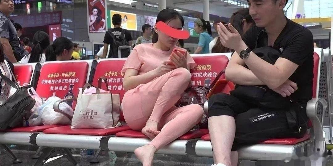 到底该不该提醒她呢！