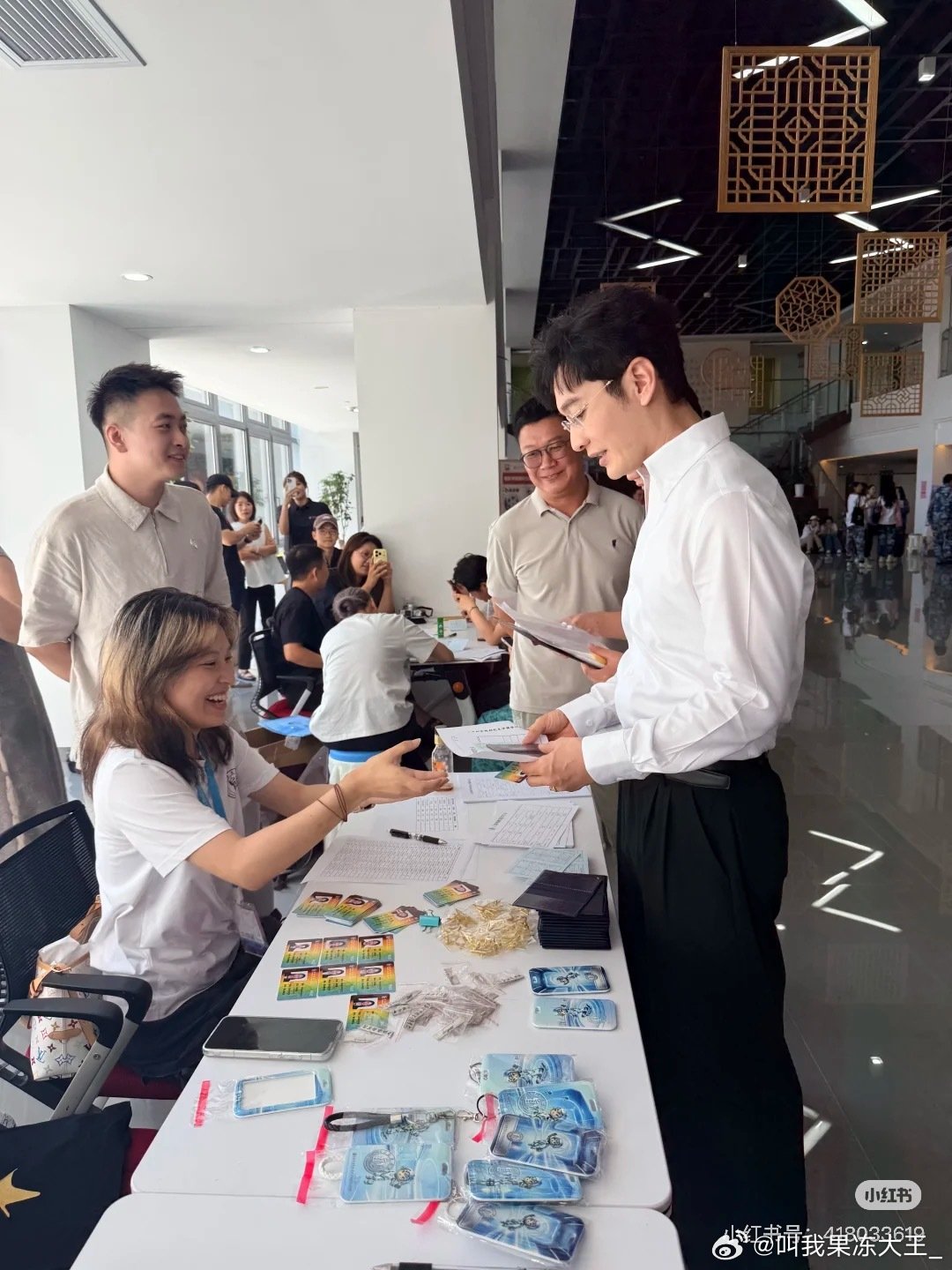 偶遇黄晓明上戏入学报道，这个状态如何#偶遇黄晓明入学报道##黄晓明开学报道#​