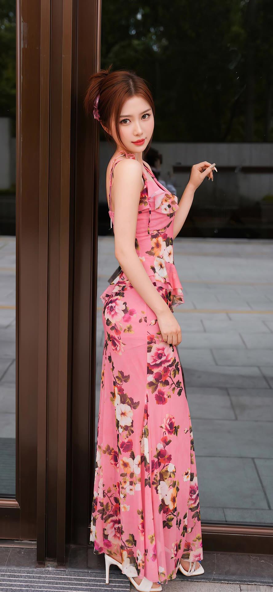 优雅粉裙，甜美少女心，复古卷发，街拍时尚