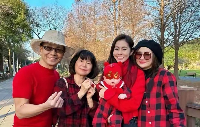 44岁任家萱胖到150斤！带2岁儿子为妹妹庆生，老公从不去家庭聚会​​​