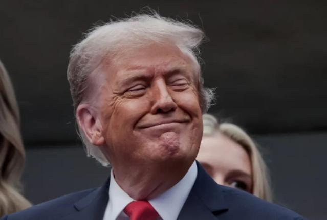 美国历史第一人！特朗普三个月炒股3642次，华尔街40年老兵都看傻了：这