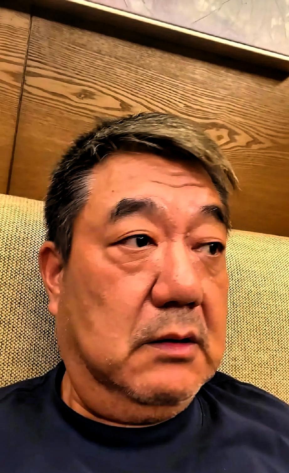 演员董勇给车子续保，被业务员甩脸色、推诿扯皮整整拖了一个月，气得直接发视频控诉“