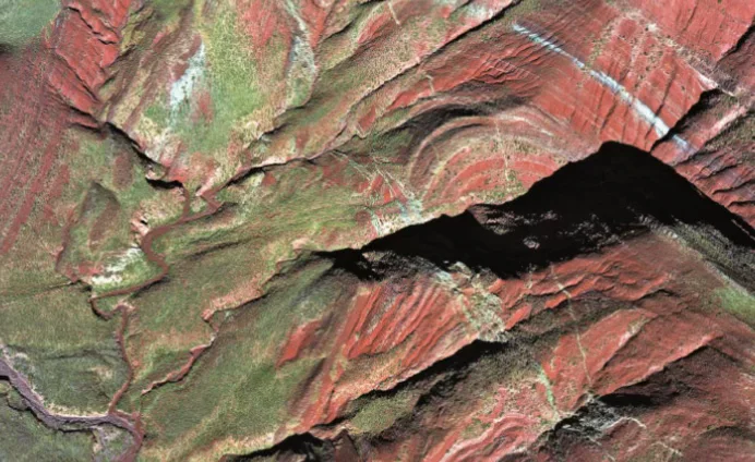 褶皱、断裂，宏大的地质学术语在这里被展示