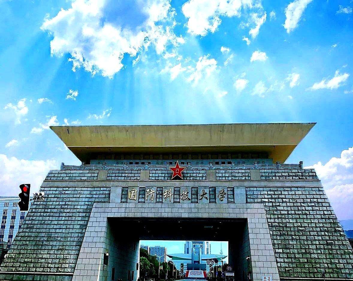 儿子高考完估分如下：数学126，语文116，英语127，物理93，化学91，生物