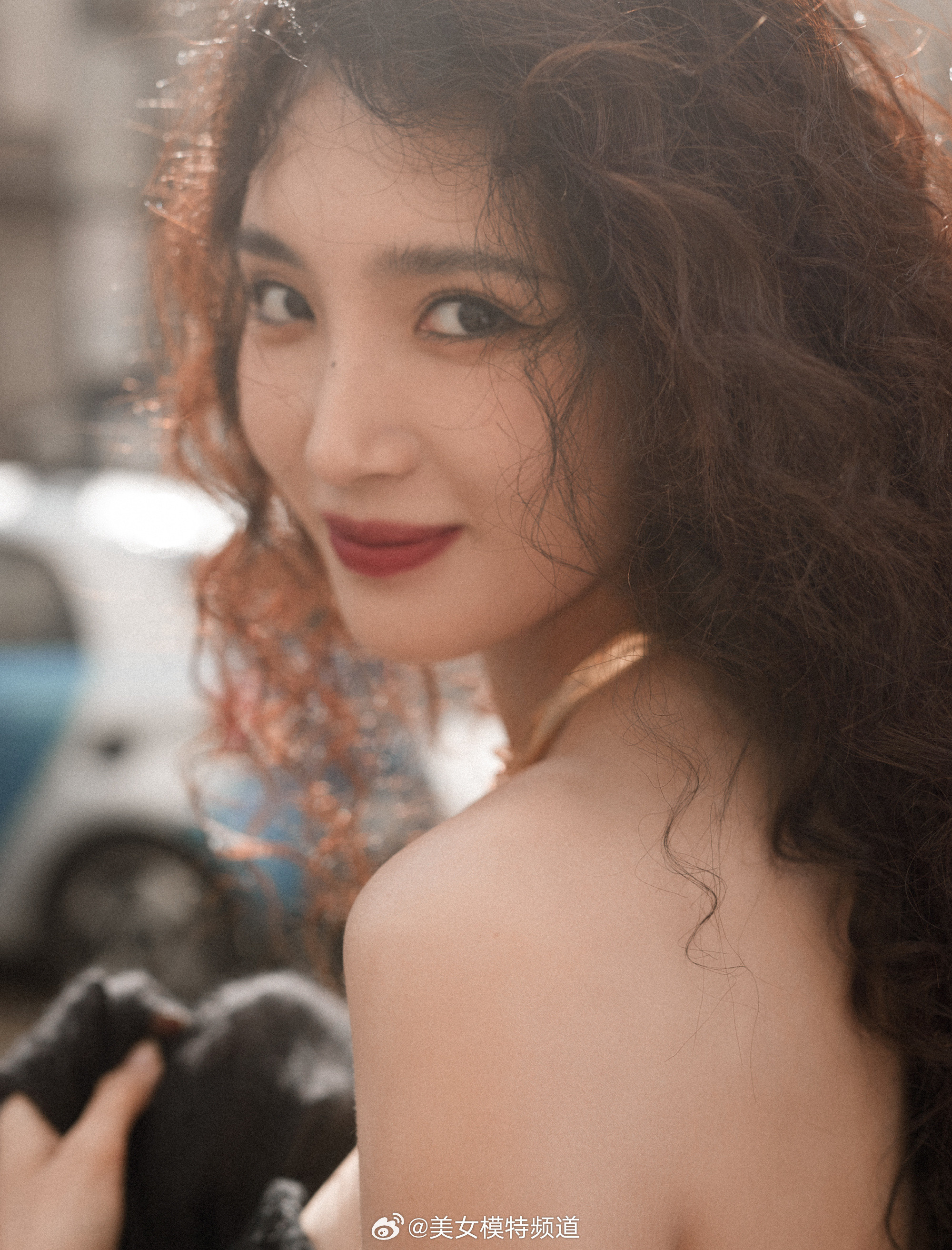 王紫璇秀场穿搭造型街拍写真大片