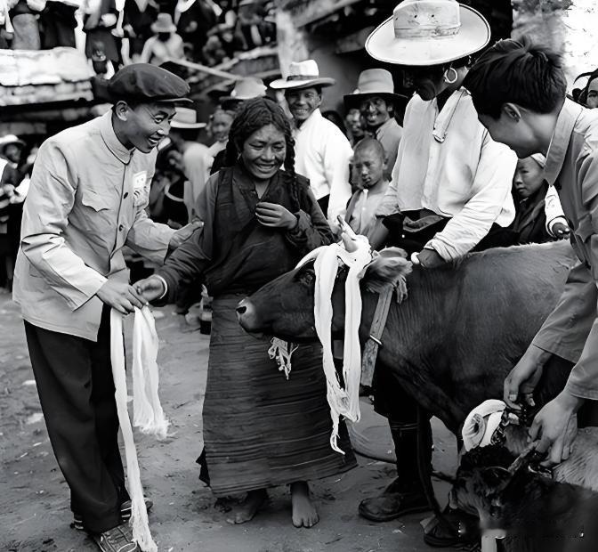 1959年，解放军撬开西藏大贵族索康庄园的地下密室，看清屋里的东西后，身经百战的
