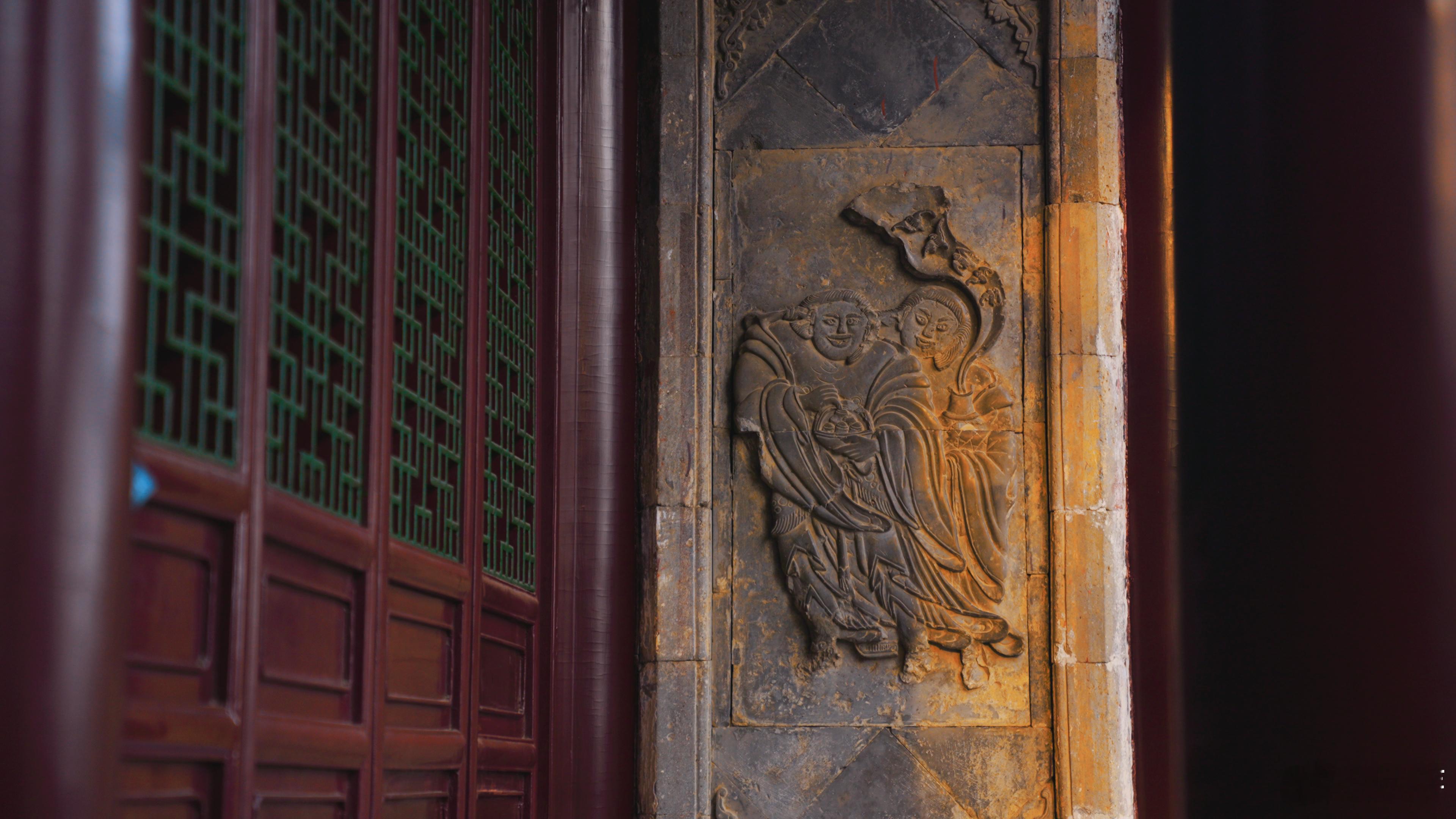 去年这个时候去过一次大孤山，山脚杏梅直接开满，今年看样子也快到了。现在这种半开未