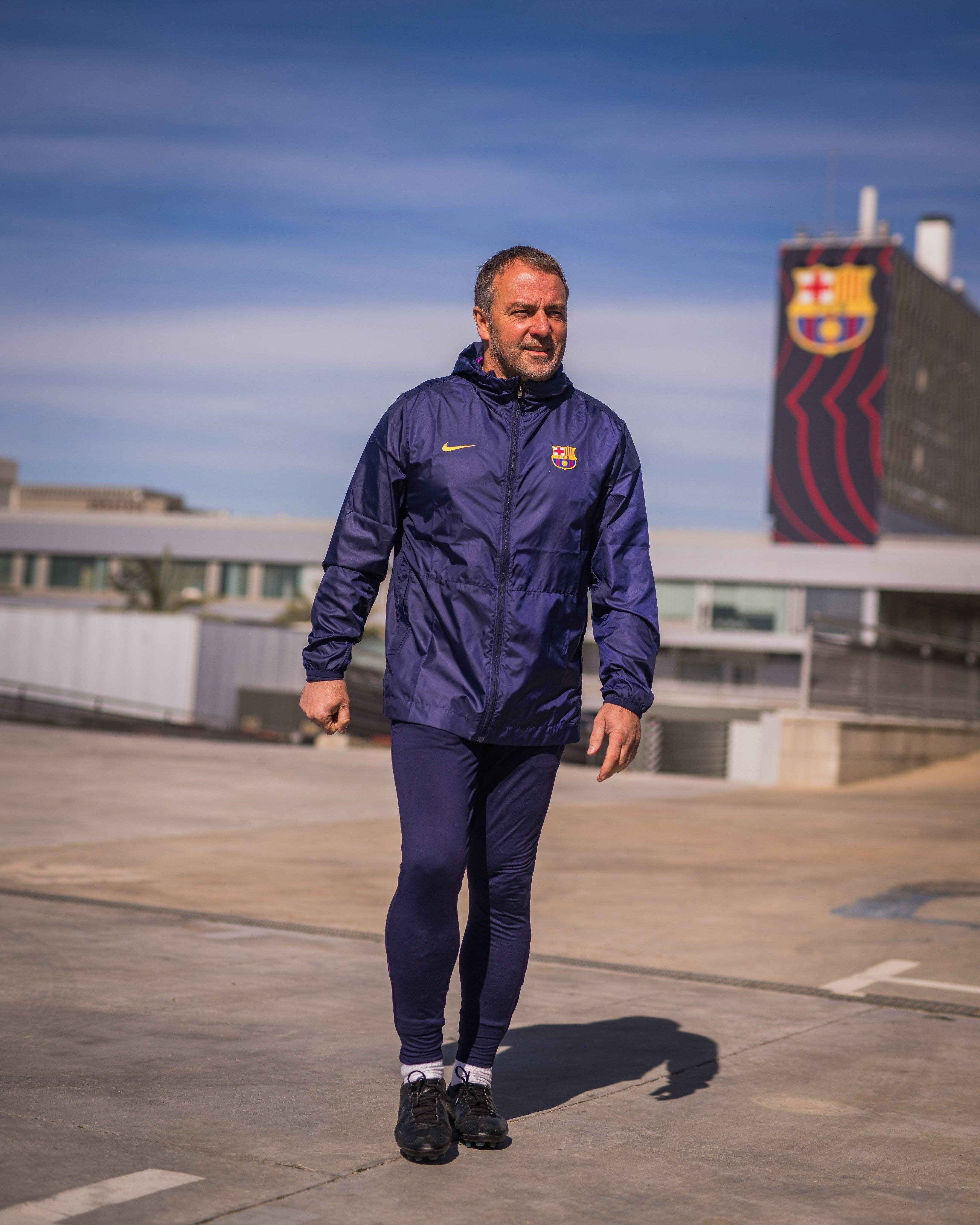 国家队比赛日归来的球员，只有拉菲尼亚伤停缺席了今天训练，而德容今天也没有参加训练