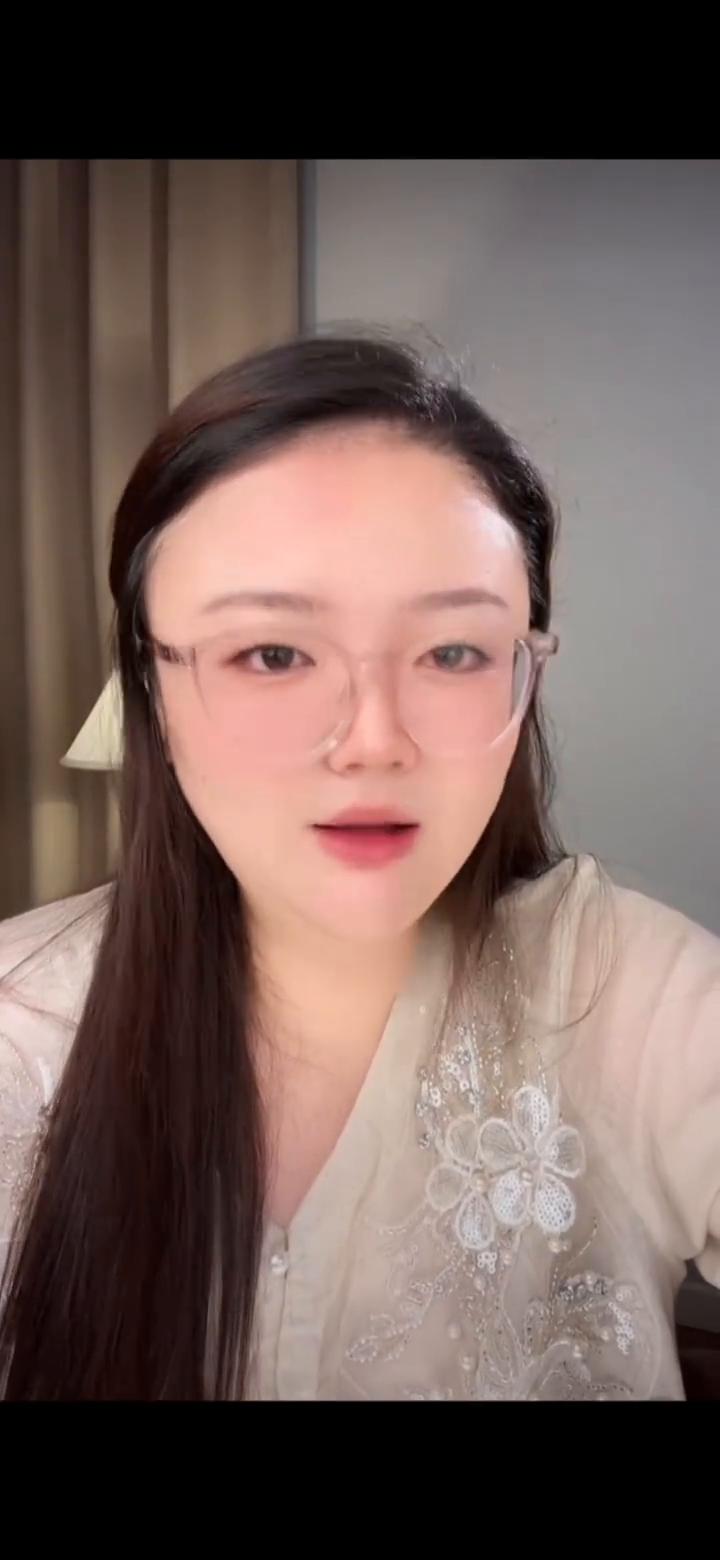 怎么说？他们两个很稳定，他们两个非常稳定，他们两个特别稳定。井柏然身上是有张力的
