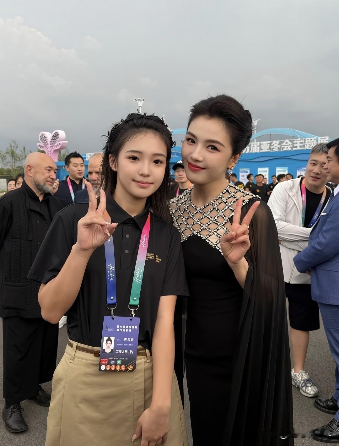 成龙国际电影周上刘涛的状态真的太绝了作为第七届成龙国际动作电影周的荣誉评委，