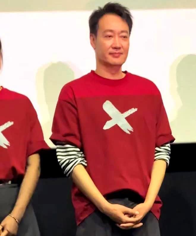 辛柏青说：那晚确诊，我攥着化疗报告在病房外抖成筛子。媛媛这人真挺绝的，自