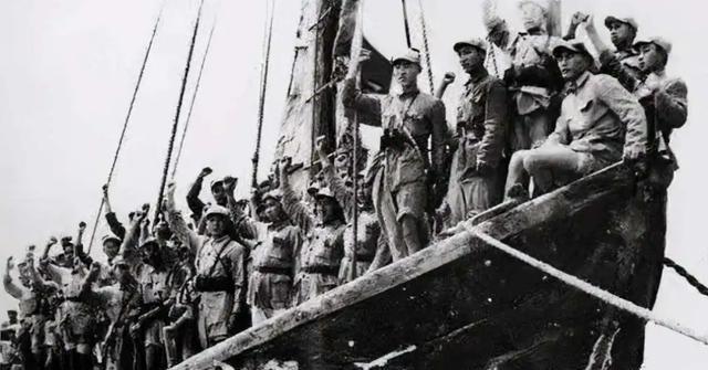 1950年，四野官兵刚登陆海南岛，就看到了前来接应的琼崖纵队战士们，这群在海南岛
