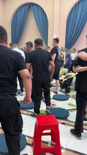 杨少华老爷子葬礼，姜昆和冯巩不去是对的，不是不尊重老爷子，而是现场上出现