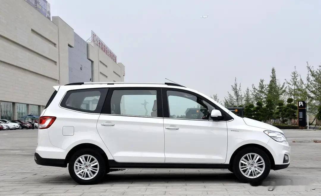 你知道中国5大汽车集团吗？1、比亚迪集团：包括比亚迪、腾势、仰望、方程豹等。