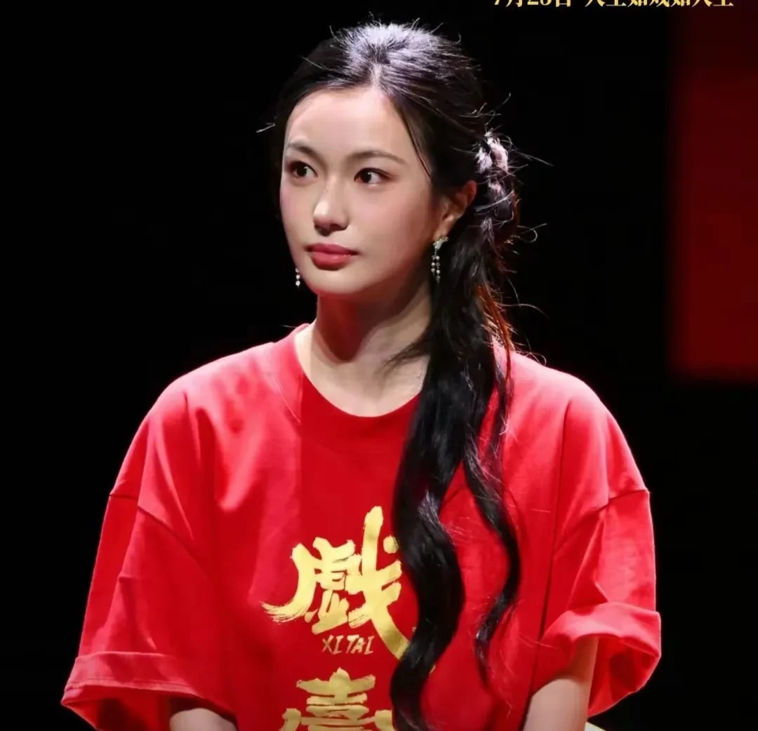 陈老师真的是太神了！电影《戏台》一出场，少林方丈直接锒铛。戏台班主台后说：