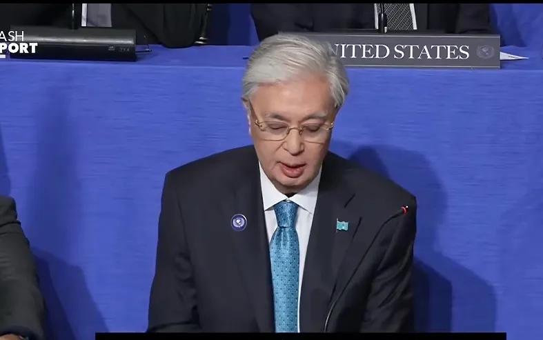 据报道，2月19日，哈萨克斯坦总统托卡耶夫在华盛顿参加“和平委员会”第一次会议发