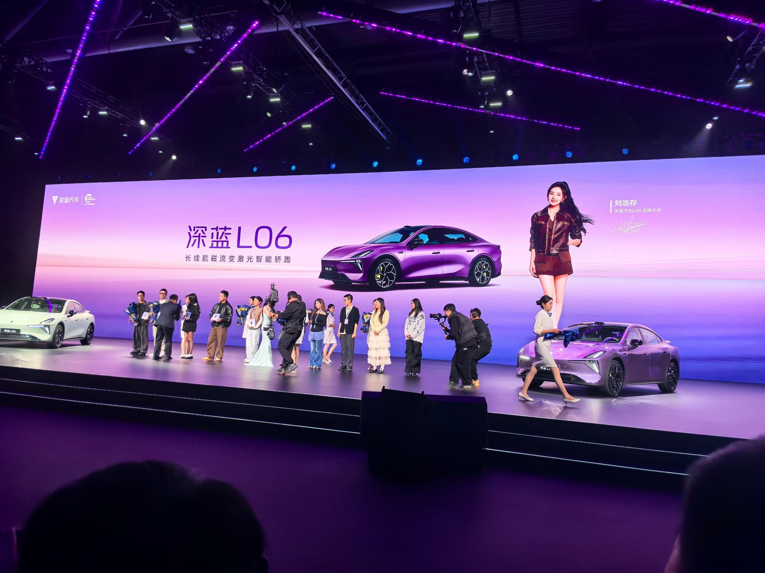 刘浩存大美女交车深蓝L06！让大明星给车主交车，强烈建议各大车企学习一下，比车企