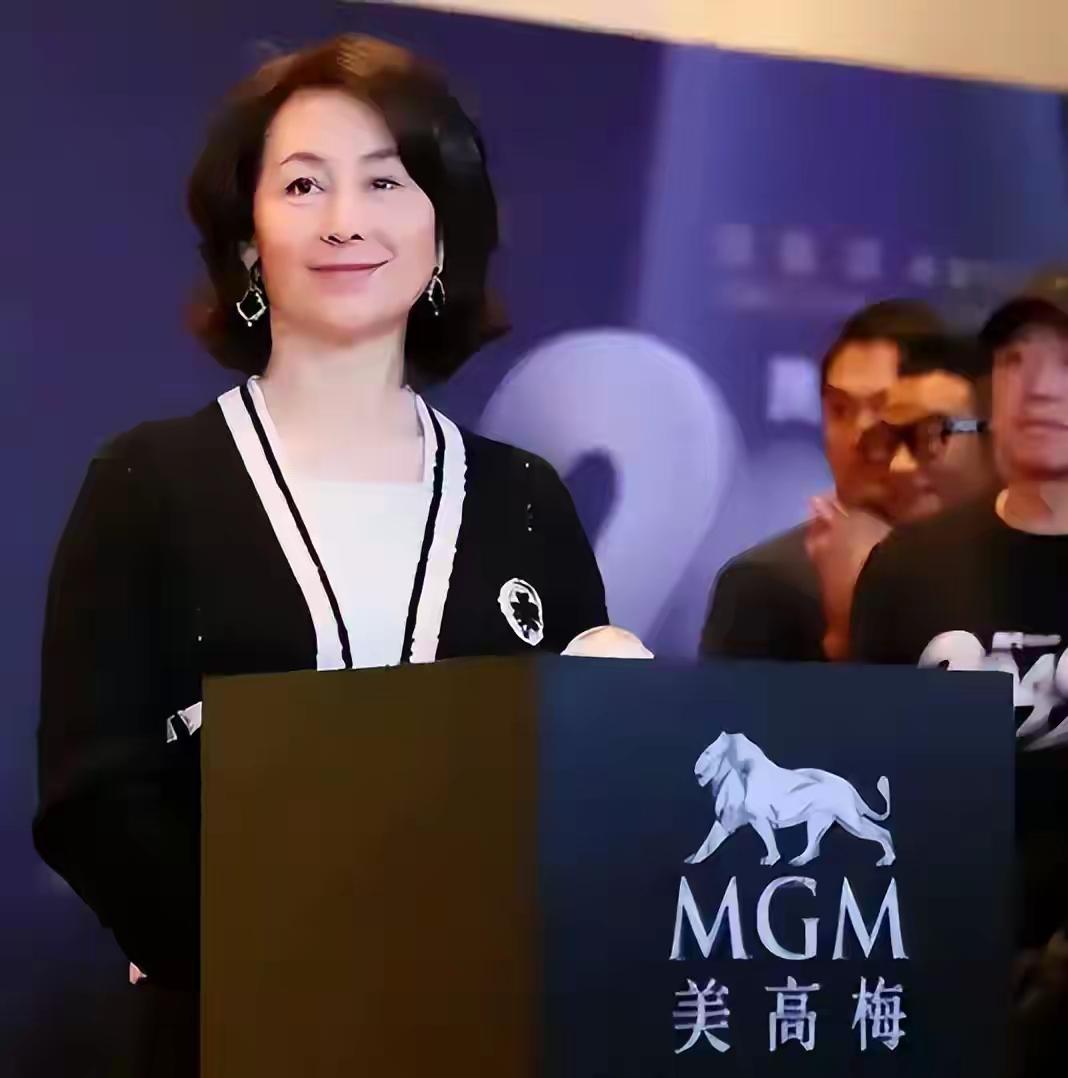 何超琼抛售美高梅国际股份，5天套现1.4亿美元，这是要“跑路”？仅五天，何超