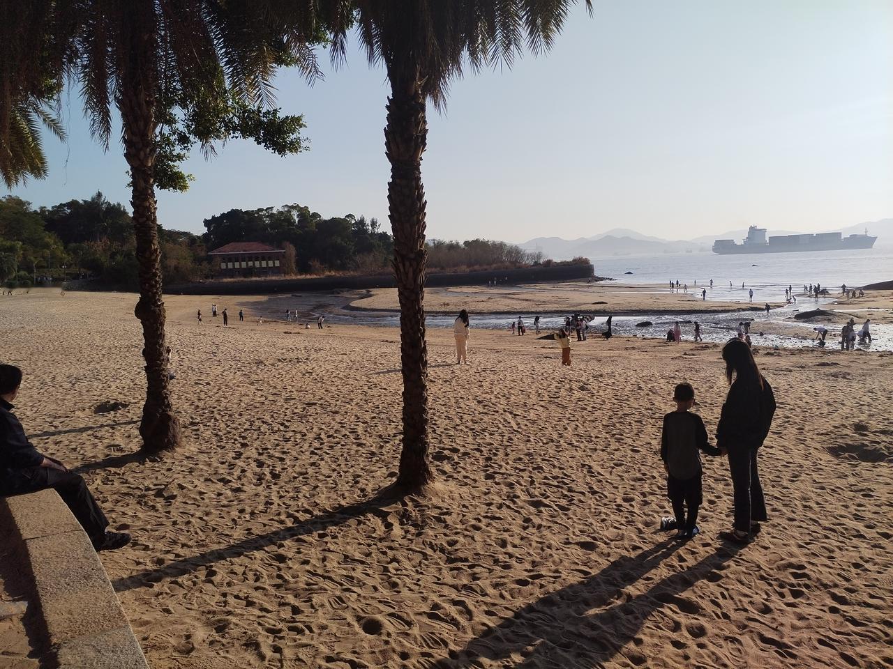 厦门鼓浪屿游（二）经过耐心等待，下午3，30分终于登上前往鼓浪屿的渡船。