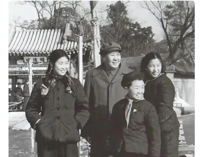 1996年中央军委决定给李敏副军职待遇，她说：我父母是我父母，我是我。感觉自己受