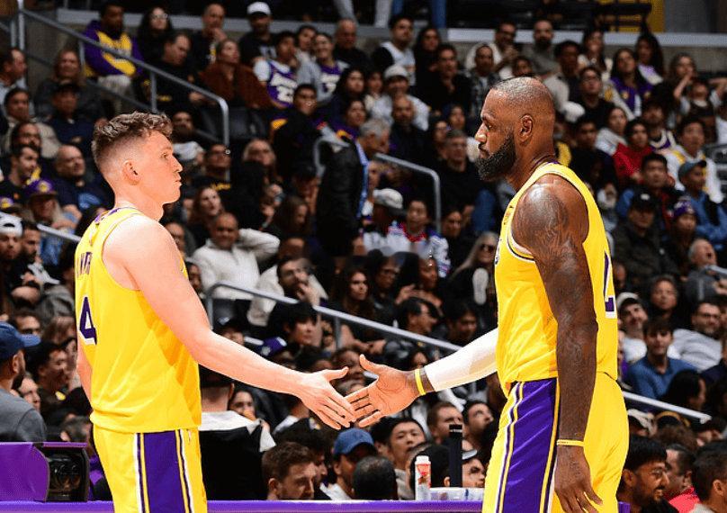 垃圾时间狂砍10分，说明克内克特的能力还是有的，只是他就是缺少自信心，或者根本不