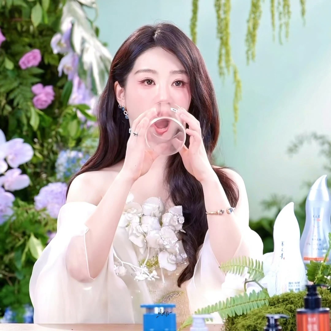 杨紫玉兰花开君再来💜杨紫董竹君本以为是三分热度，却是十分喜欢.杨紫🔸杨