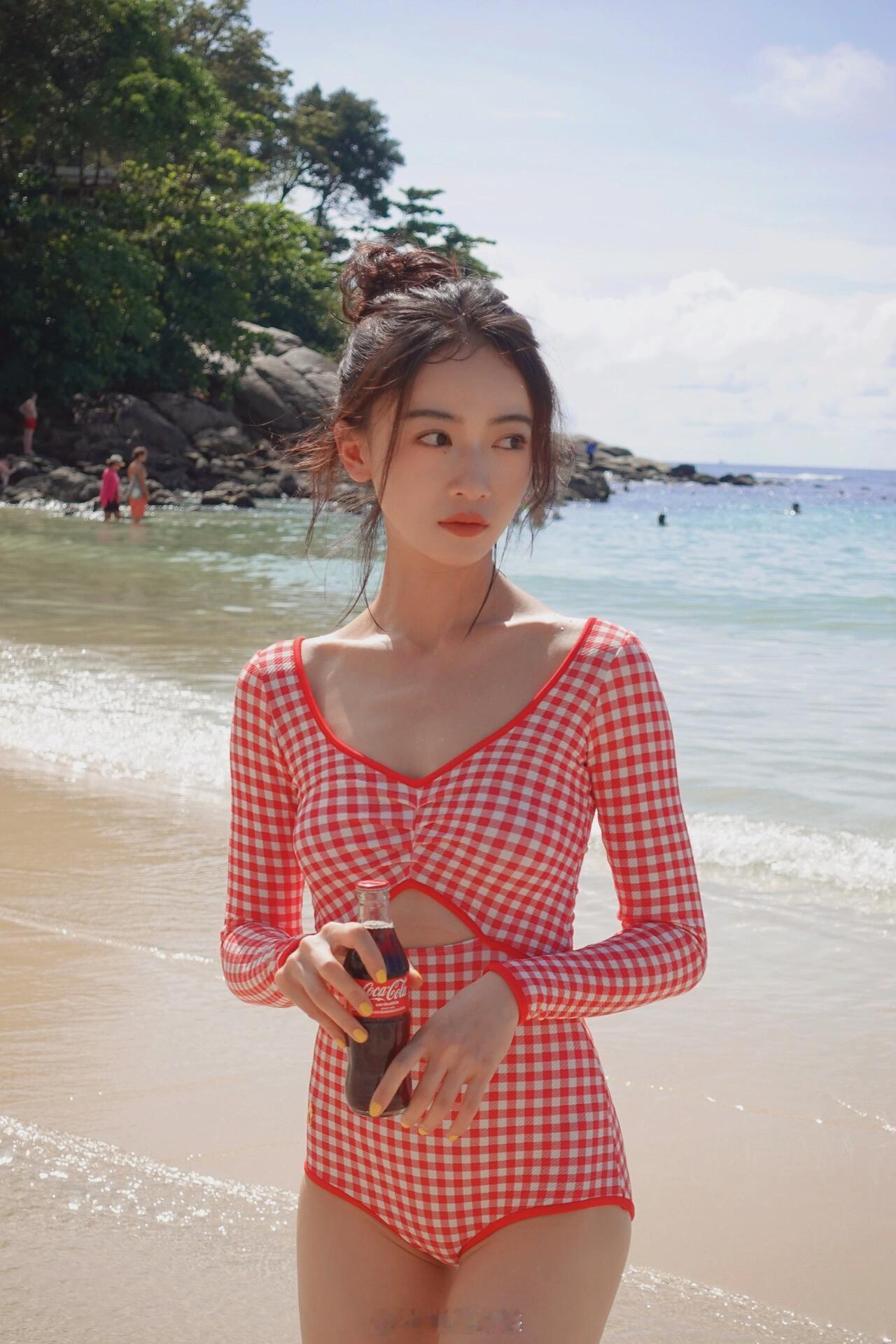 吴谨言在体态上绝对比白鹿好看