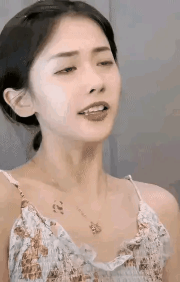 说的很对，贫穷限制了你的花花肠