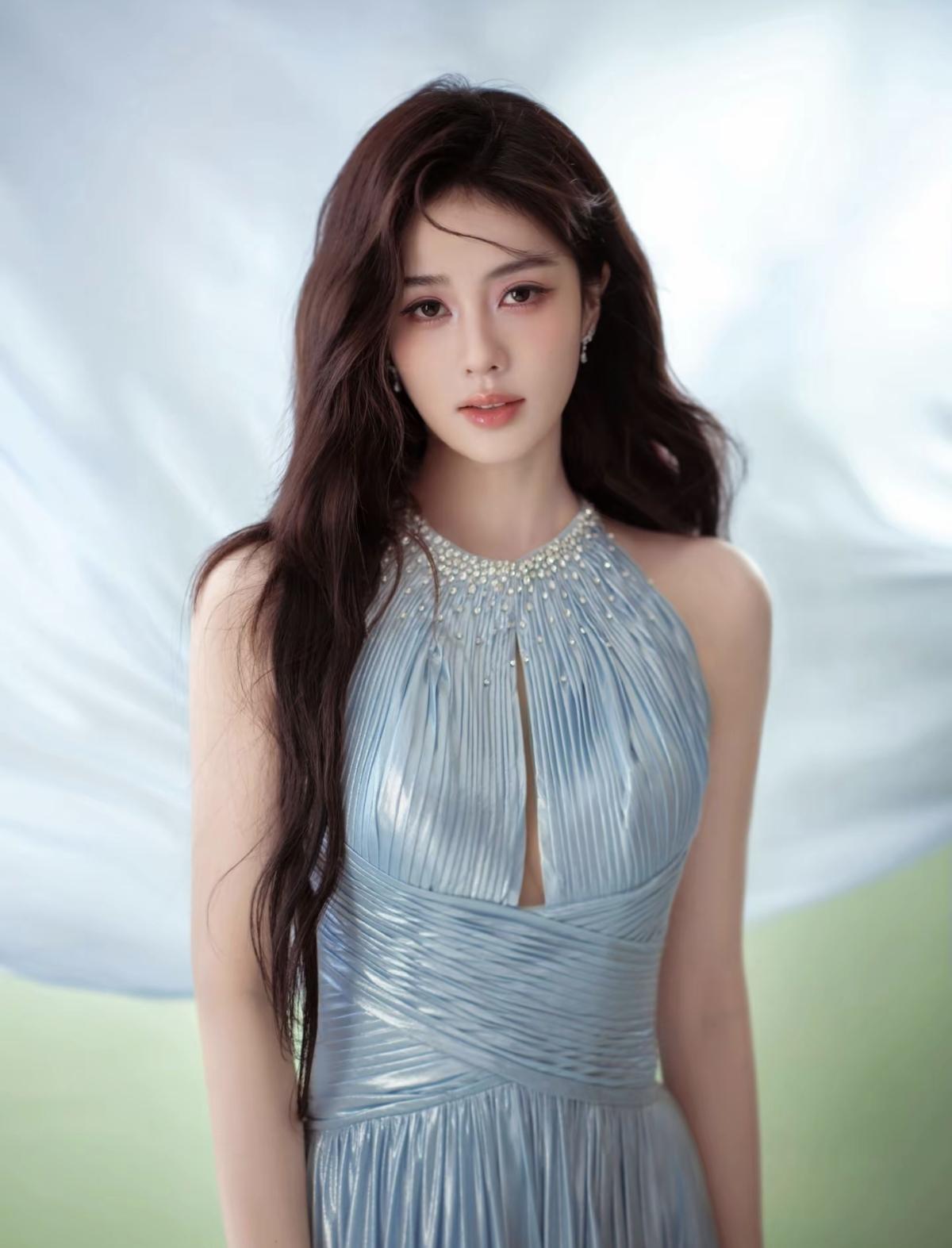  白鹿舞台上的一抹冰蓝，自带温柔柔光滤镜[比心]白鹿自带柔光的冰蓝色，是温柔又疏