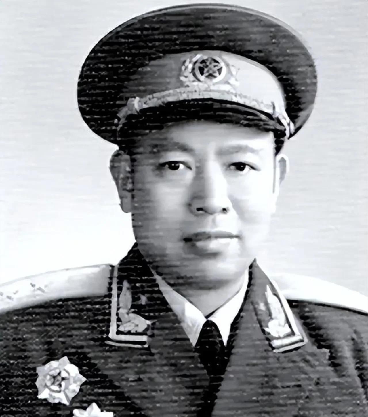 1994年，原北海舰队政委丁秋生中将身体病危，他一字一句地嘱咐儿子：“枣庄有个
