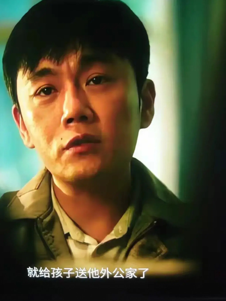 《扫毒风暴》现在的年轻人绝对理解不了，秦昊饰演的毒枭卢少骅，原来竟是体制内人员，