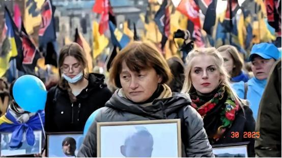 乌克兰人民值得同情吗？当年走上街头游行的是他们；选演员当总统的也是他们；开打之