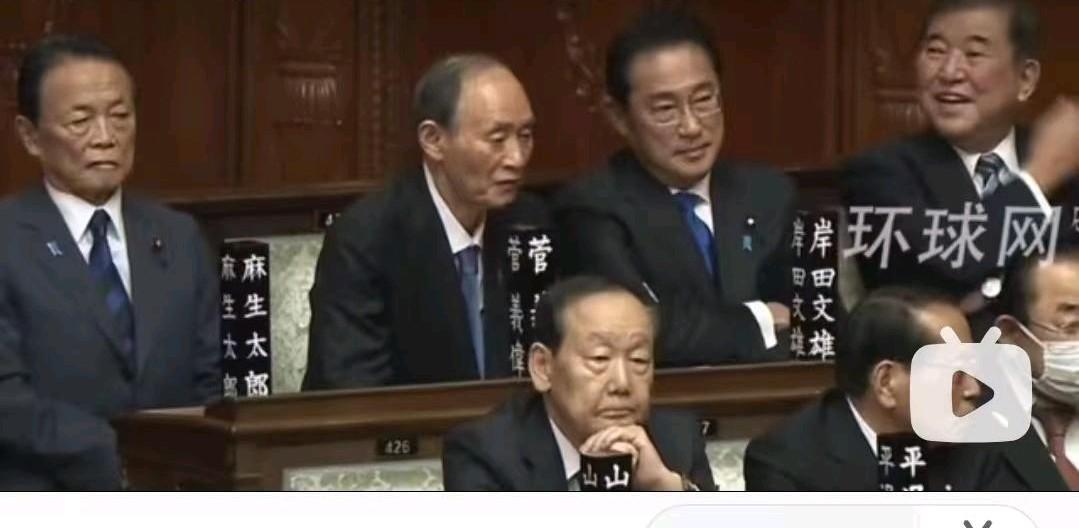 麻生太郎整个人都麻了，高市早苗不是工具人吗？怎么上演了妖刀村正砍主人的戏码？麻