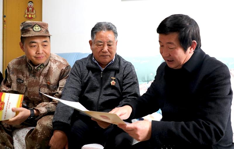 很多人会把退役军人和退伍军人搞混，其实二者有明显区别。退伍军人一般指服完现役义