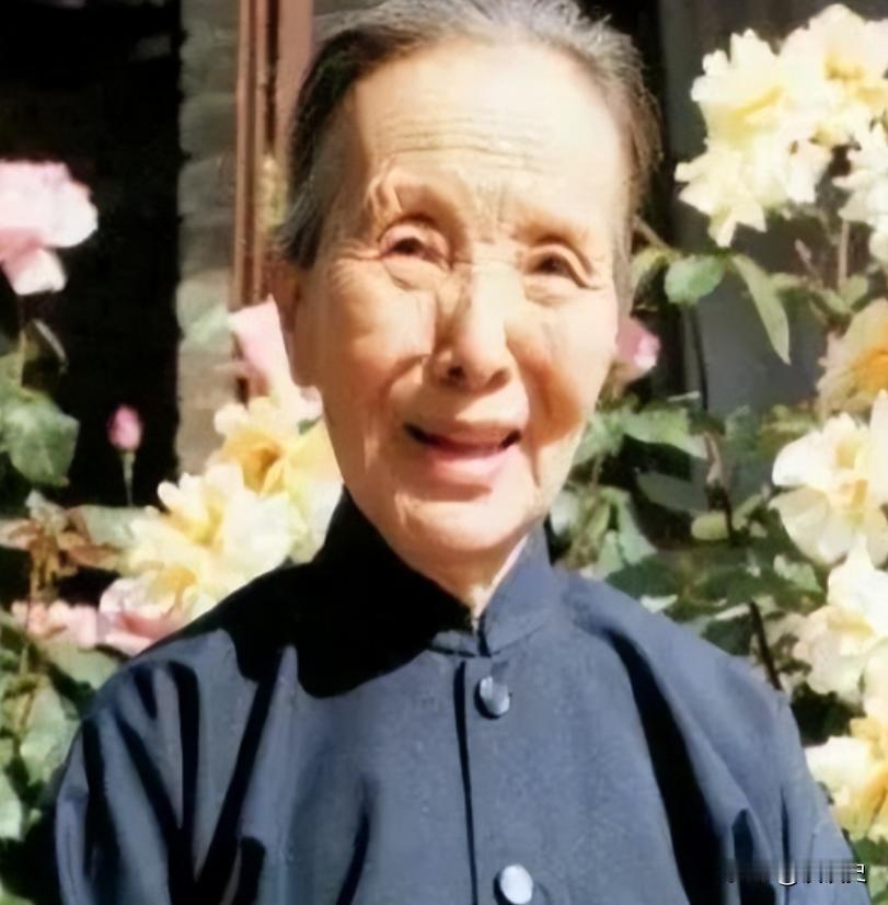 1997年，冰心长子趁妻子出国，把20岁的小女友带回家过夜，后来，为了分割房产，