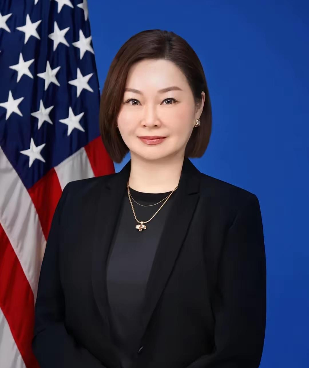 新任美国驻武汉总领事馆总领事霍诗翎（LeslieHope）相貌神态就不是位简单