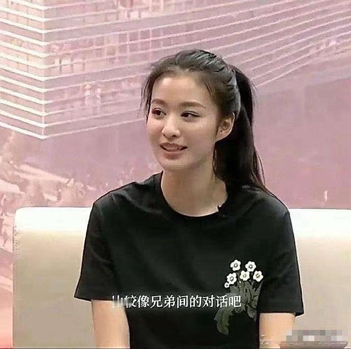 原来王楚然现实中长这样啊。​​​