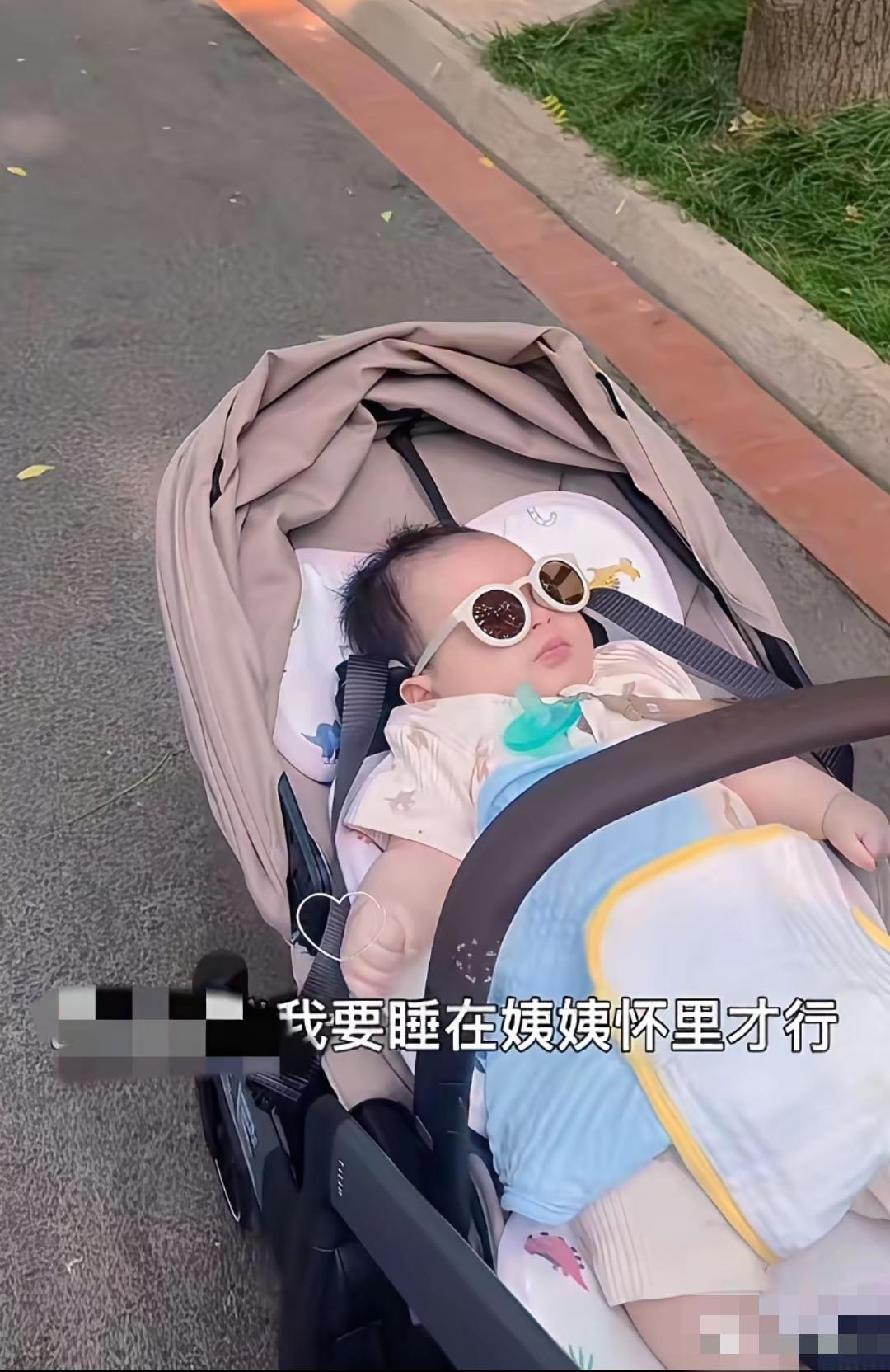 玥玥和霖霖已被亲爸和后妈彻底“封杀＂！现在就连奶奶张兰也被架空了！昨天汪小菲