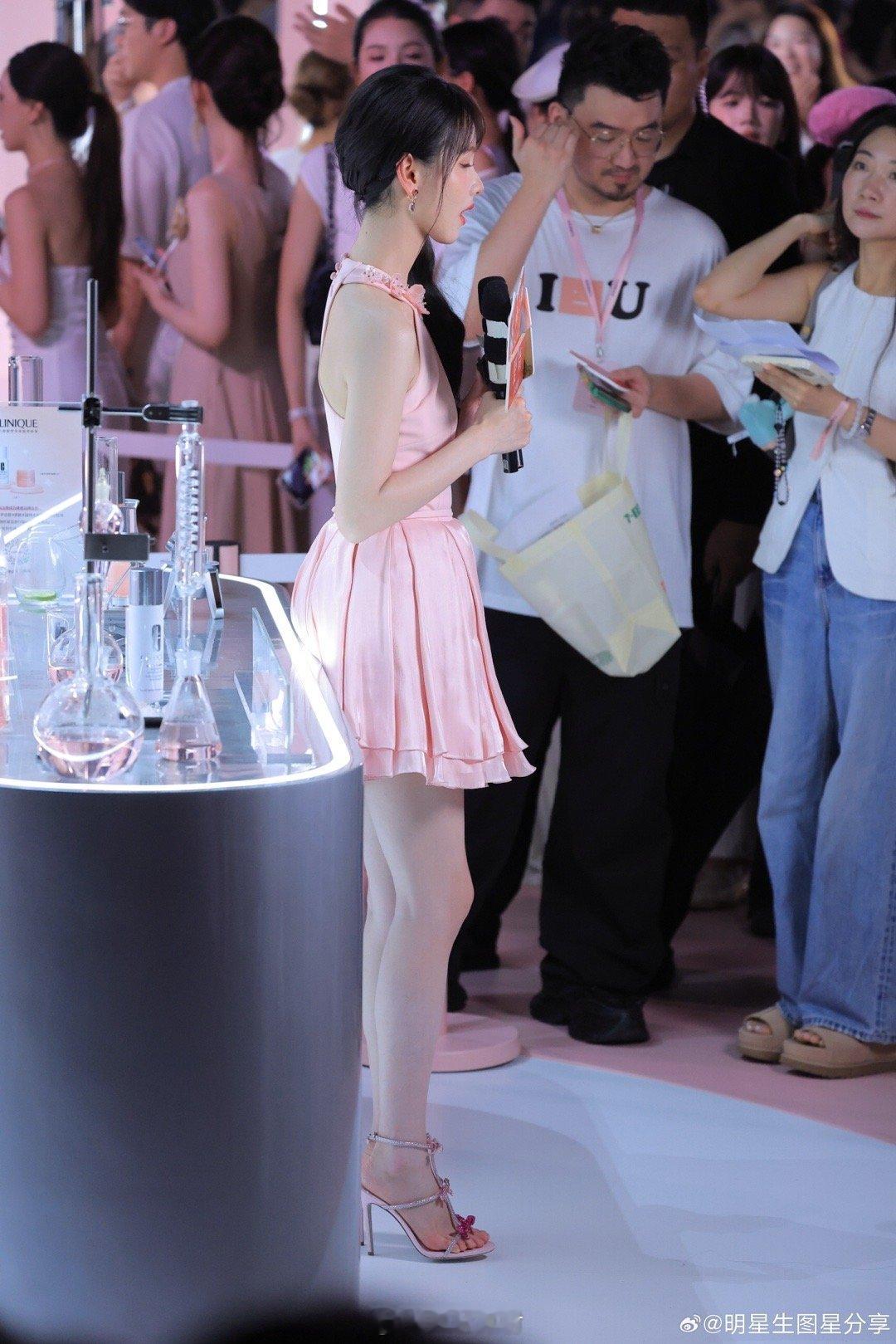 陈都灵极品玉足