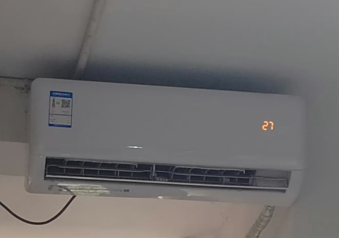 宿舍空调开27度，室友还是觉得热！！！​​​
