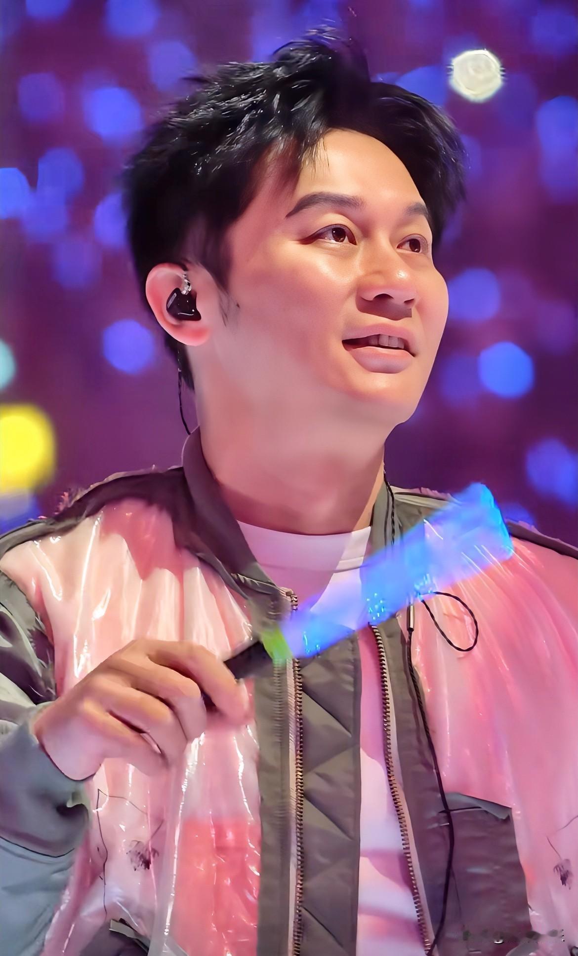 他状态已经开始不对劲了！昨天张杰一直搭他肩膀，对他说一切都会过去的，你以后会幸