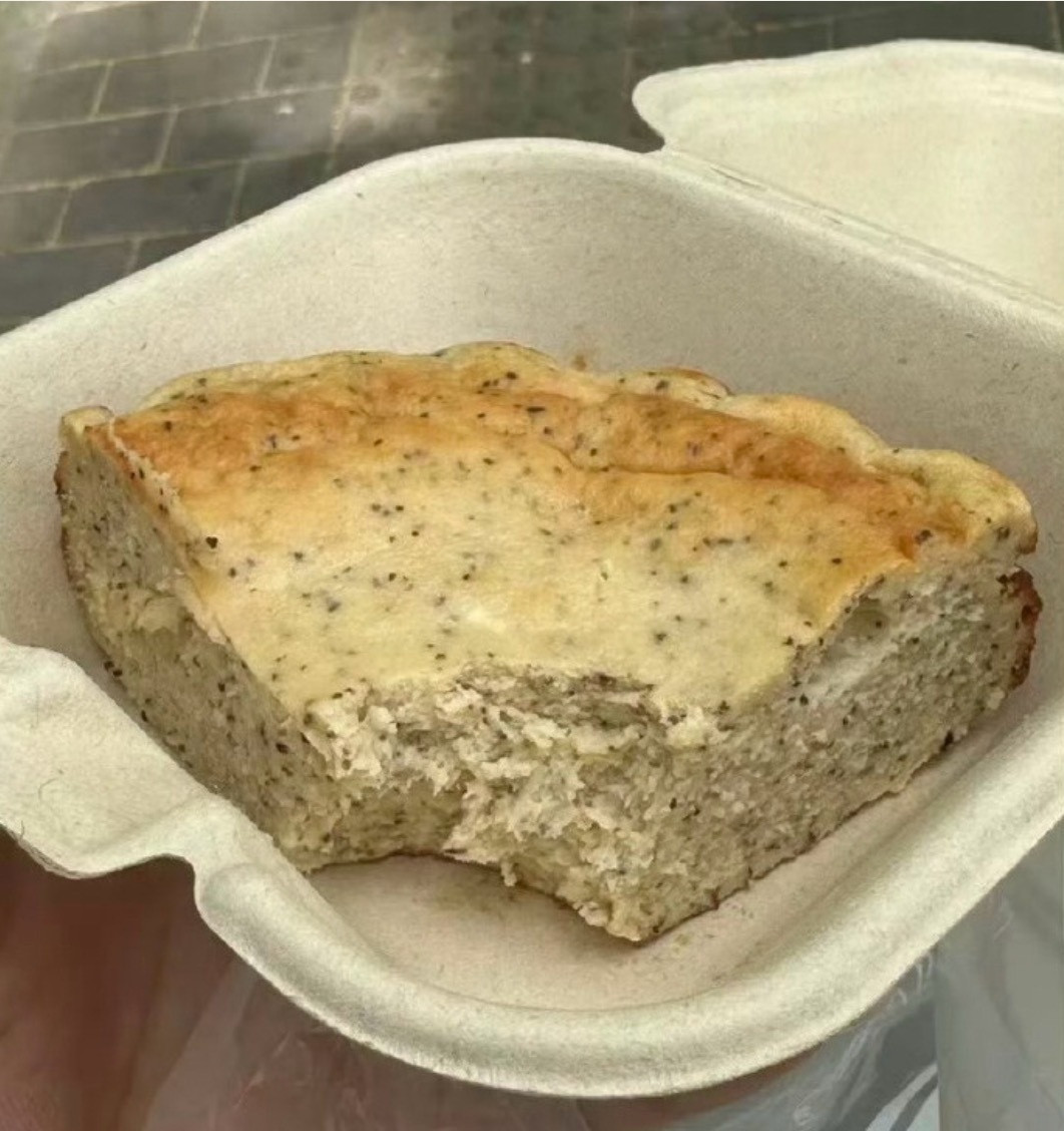 “店主直接把小蛋糕的成本都写上了。。。我终于知道为什么蛋糕很贵了