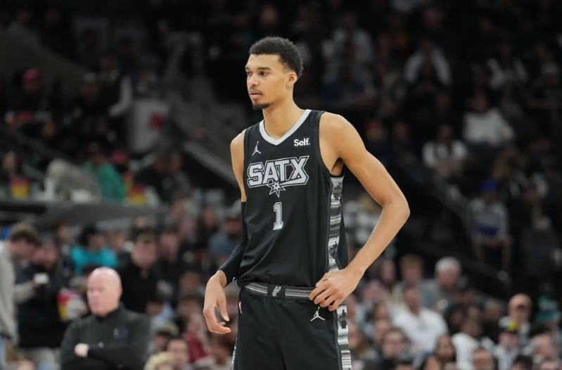 这个赛季的常规赛MVP，很可能就是文班亚马了。目前，马刺队已经取得了55胜18负